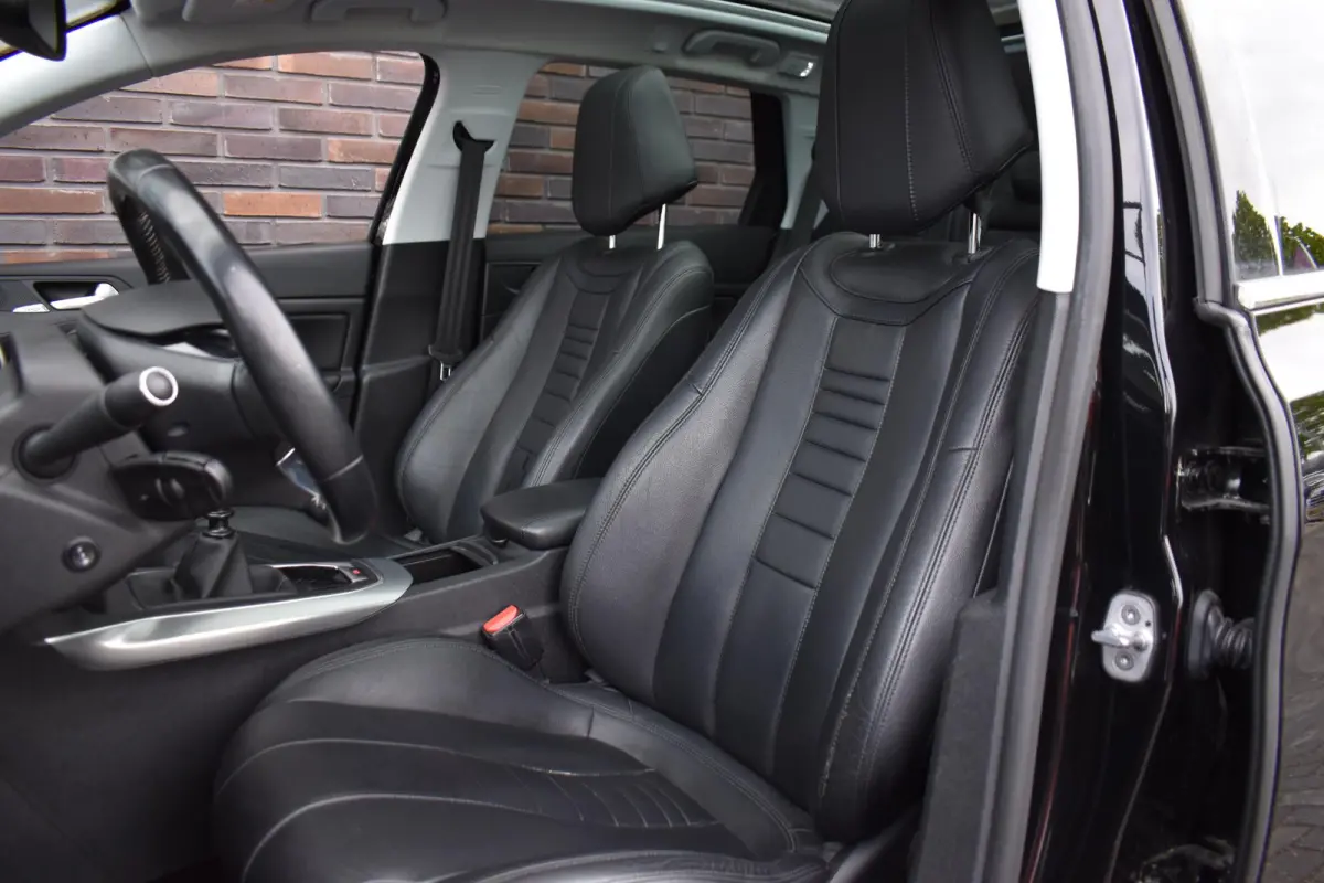 1.2 PureTech Blue Lease Premium