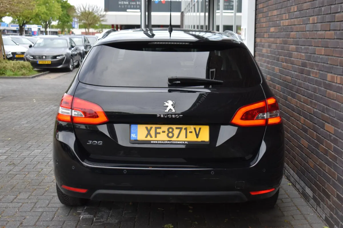 1.2 PureTech Blue Lease Premium