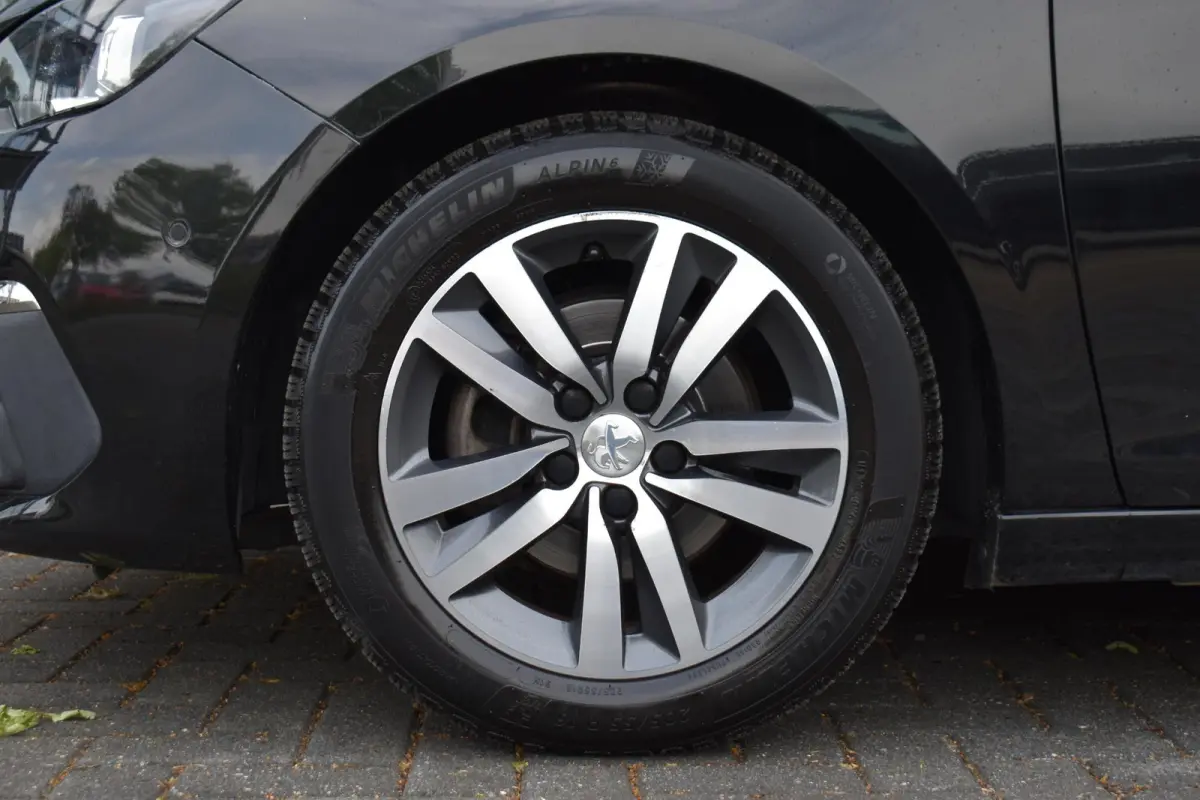 1.2 PureTech Blue Lease Premium