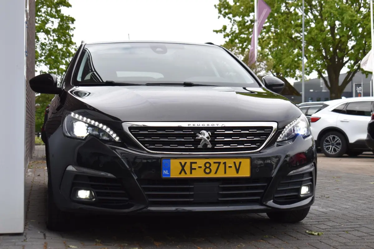 1.2 PureTech Blue Lease Premium
