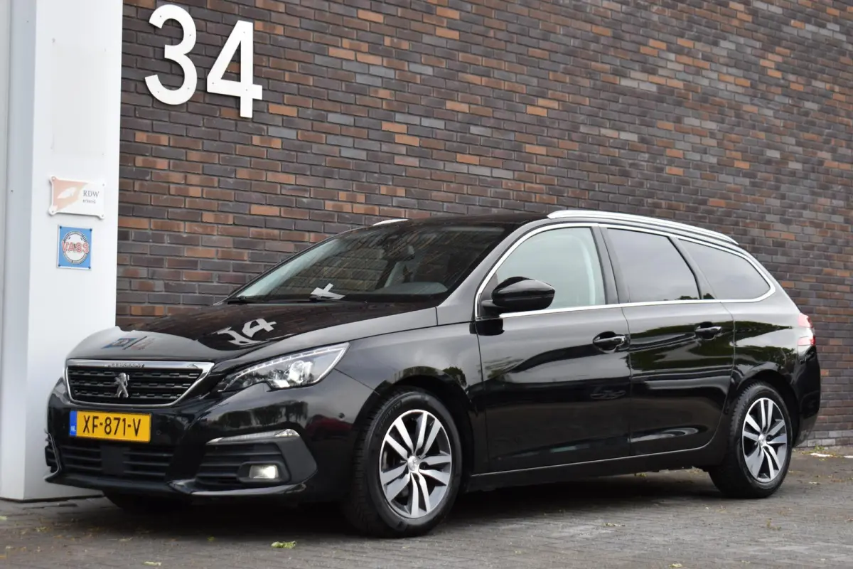 1.2 PureTech Blue Lease Premium