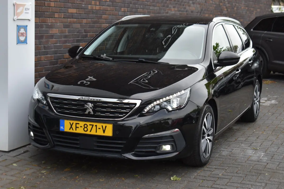 1.2 PureTech Blue Lease Premium