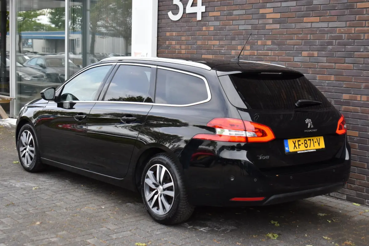1.2 PureTech Blue Lease Premium