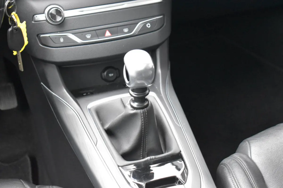 1.2 PureTech Blue Lease Premium