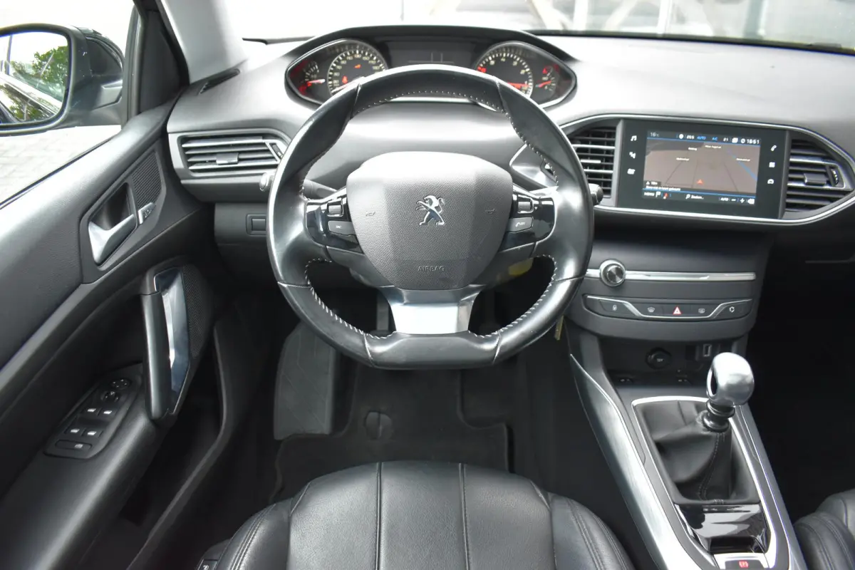 1.2 PureTech Blue Lease Premium