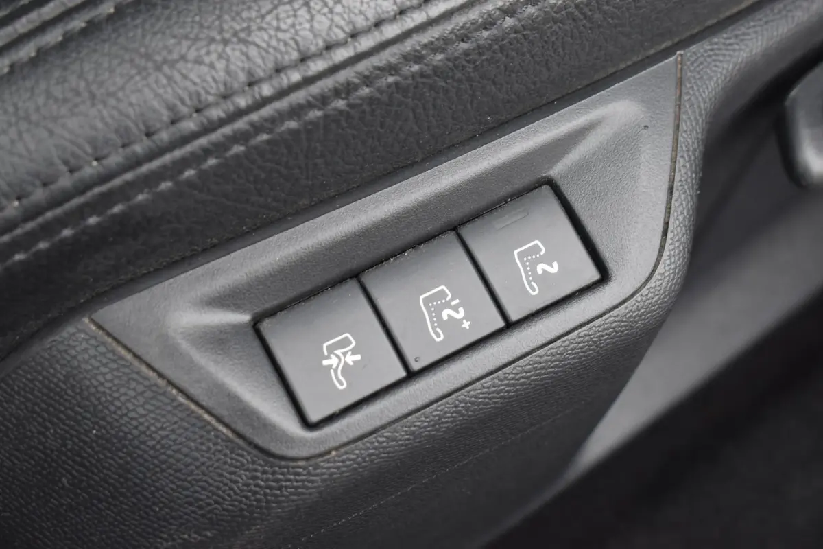 1.2 PureTech Blue Lease Premium