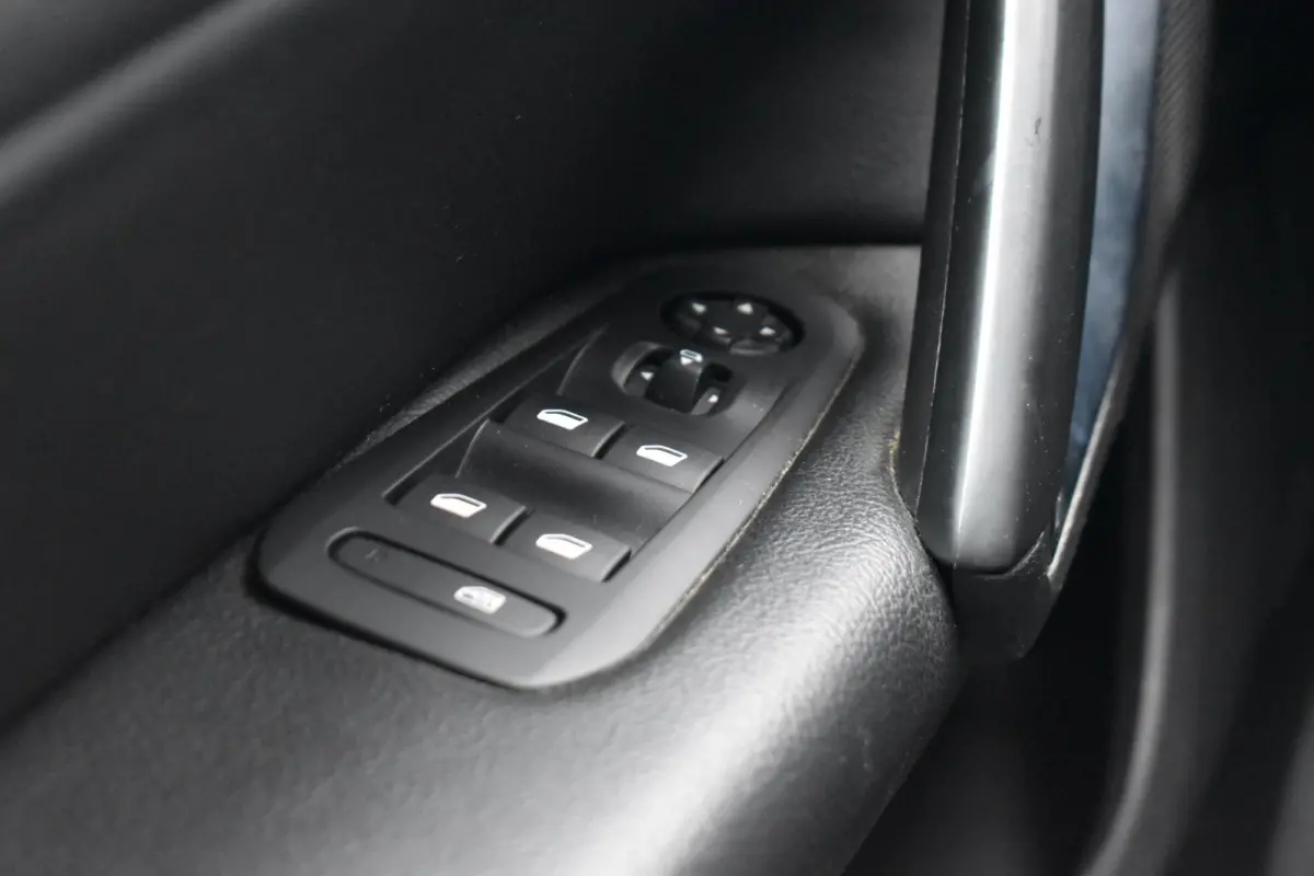 1.2 PureTech Blue Lease Premium