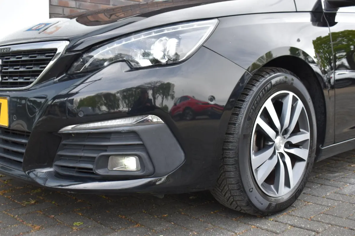 1.2 PureTech Blue Lease Premium