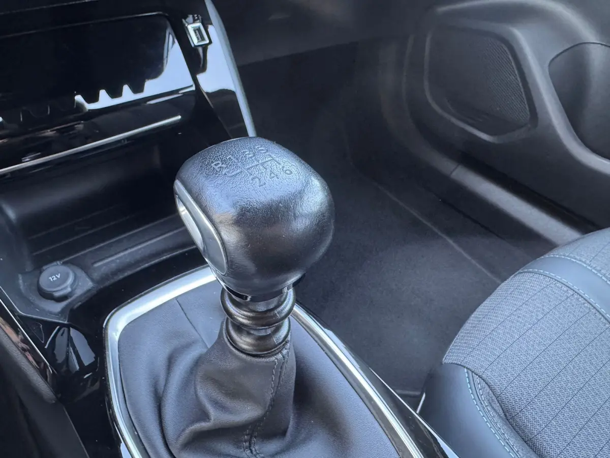 1.2 100PK Allure Pack | Navigatie | Apple Carplay / Android Auto | Cruise Control | Parkeersensoren Achter | DAB | | Bots waarschuwing systeem | Buitenspiegels elektrisch verstel- en verwarm
