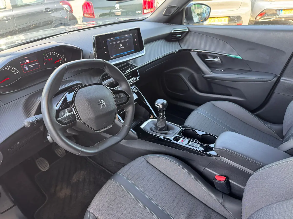 1.2 100PK Allure Pack | Navigatie | Apple Carplay / Android Auto | Cruise Control | Parkeersensoren Achter | DAB | | Bots waarschuwing systeem | Buitenspiegels elektrisch verstel- en verwarm