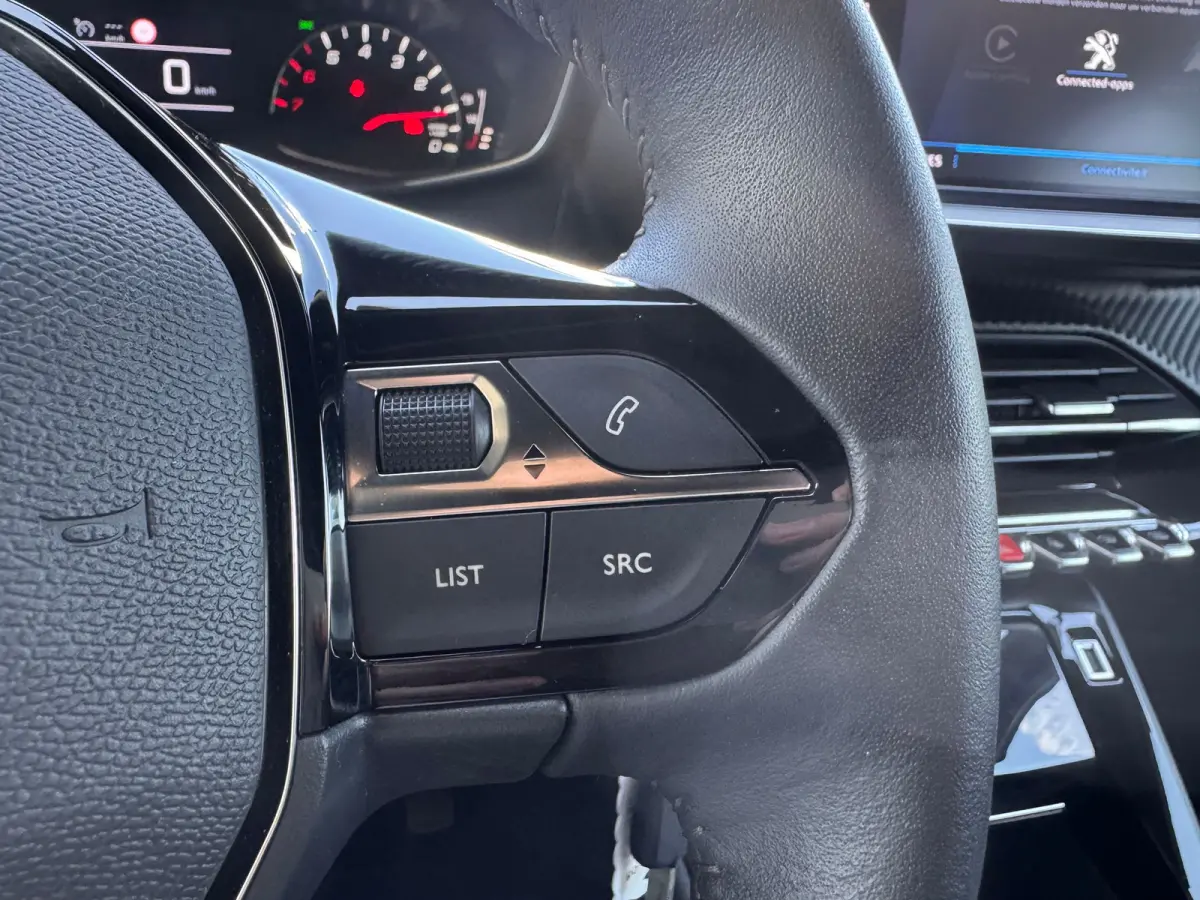 1.2 100PK Allure Pack | Navigatie | Apple Carplay / Android Auto | Cruise Control | Parkeersensoren Achter | DAB | | Bots waarschuwing systeem | Buitenspiegels elektrisch verstel- en verwarm