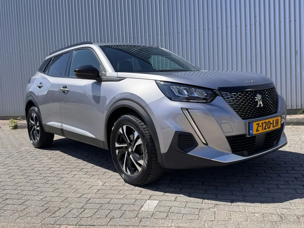 1.2 100PK Allure Pack | Navigatie | Apple Carplay / Android Auto | Cruise Control | Parkeersensoren Achter | DAB | | Bots waarschuwing systeem | Buitenspiegels elektrisch verstel- en verwarm