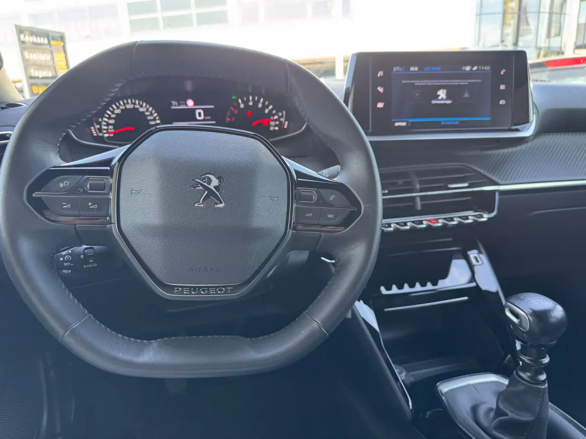 1.2 100PK Allure Pack | Navigatie | Apple Carplay / Android Auto | Cruise Control | Parkeersensoren Achter | DAB | | Bots waarschuwing systeem | Buitenspiegels elektrisch verstel- en verwarm