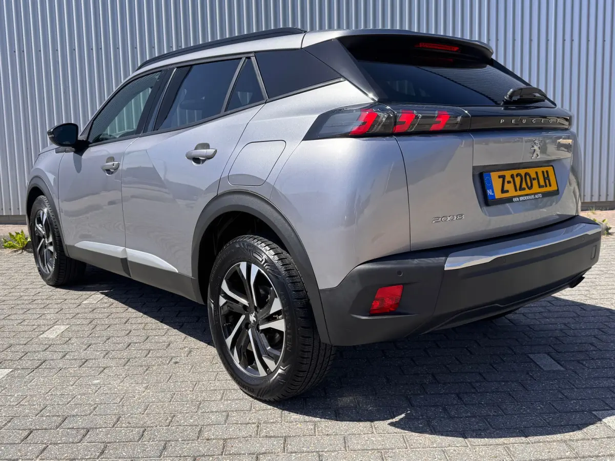 1.2 100PK Allure Pack | Navigatie | Apple Carplay / Android Auto | Cruise Control | Parkeersensoren Achter | DAB | | Bots waarschuwing systeem | Buitenspiegels elektrisch verstel- en verwarm