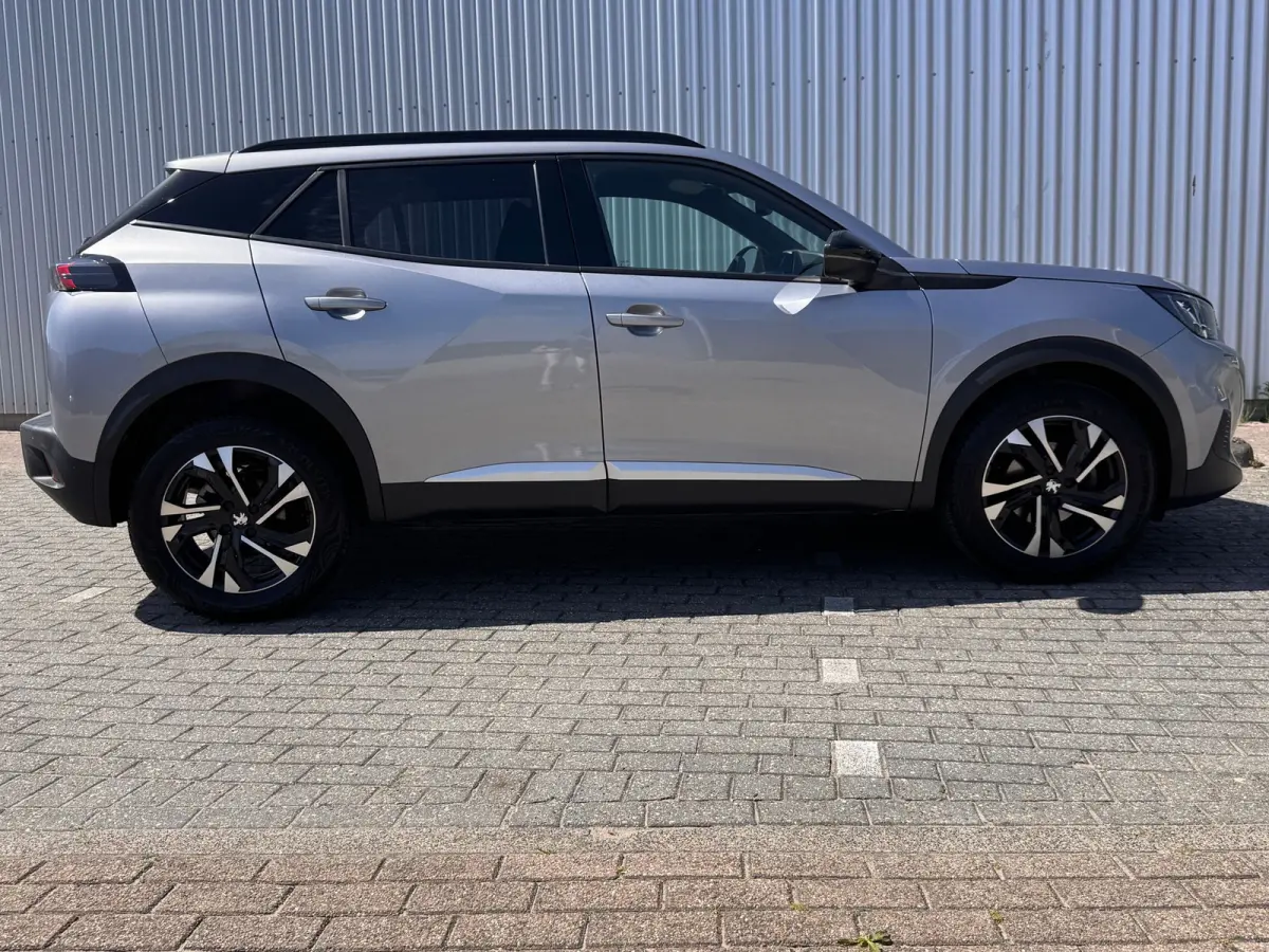 1.2 100PK Allure Pack | Navigatie | Apple Carplay / Android Auto | Cruise Control | Parkeersensoren Achter | DAB | | Bots waarschuwing systeem | Buitenspiegels elektrisch verstel- en verwarm