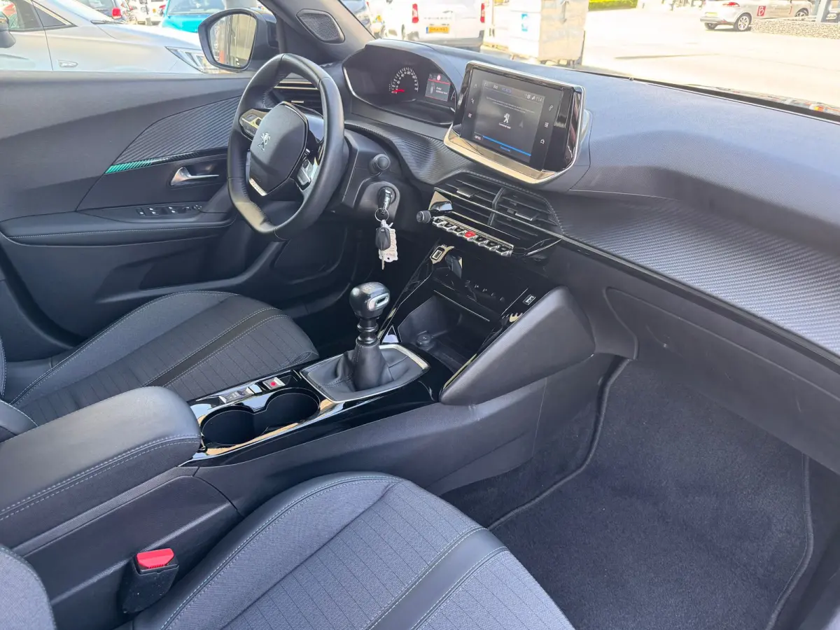 1.2 100PK Allure Pack | Navigatie | Apple Carplay / Android Auto | Cruise Control | Parkeersensoren Achter | DAB | | Bots waarschuwing systeem | Buitenspiegels elektrisch verstel- en verwarm