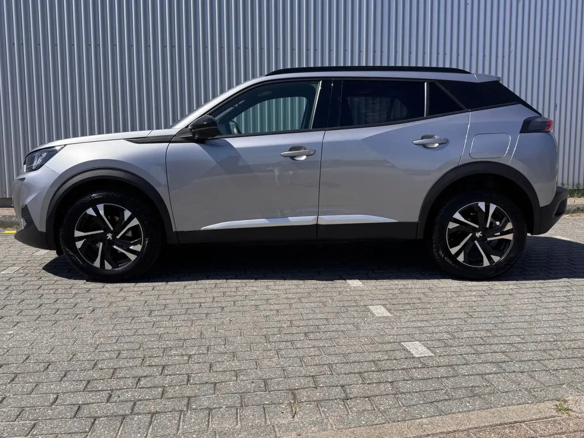 1.2 100PK Allure Pack | Navigatie | Apple Carplay / Android Auto | Cruise Control | Parkeersensoren Achter | DAB | | Bots waarschuwing systeem | Buitenspiegels elektrisch verstel- en verwarm