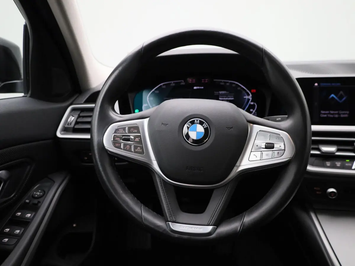 330e Business Edition Plus | ACC | Achteruitrijcamera | Lane Assist | Climate Control | Apple Carplay/Android Auto |