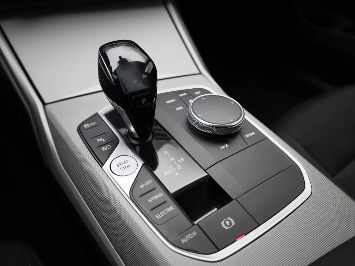 330e Business Edition Plus | ACC | Achteruitrijcamera | Lane Assist | Climate Control | Apple Carplay/Android Auto |