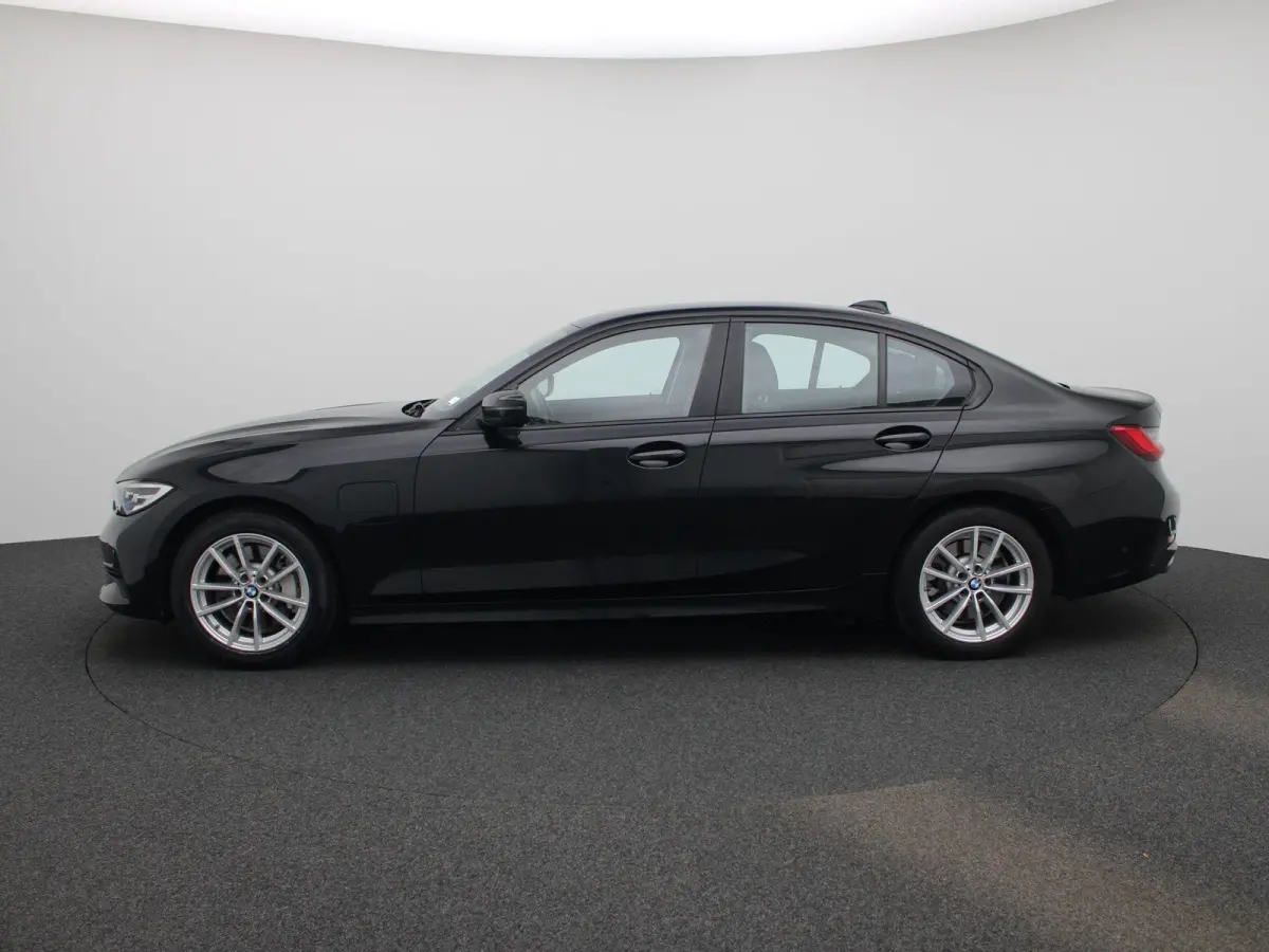 330e Business Edition Plus | ACC | Achteruitrijcamera | Lane Assist | Climate Control | Apple Carplay/Android Auto |