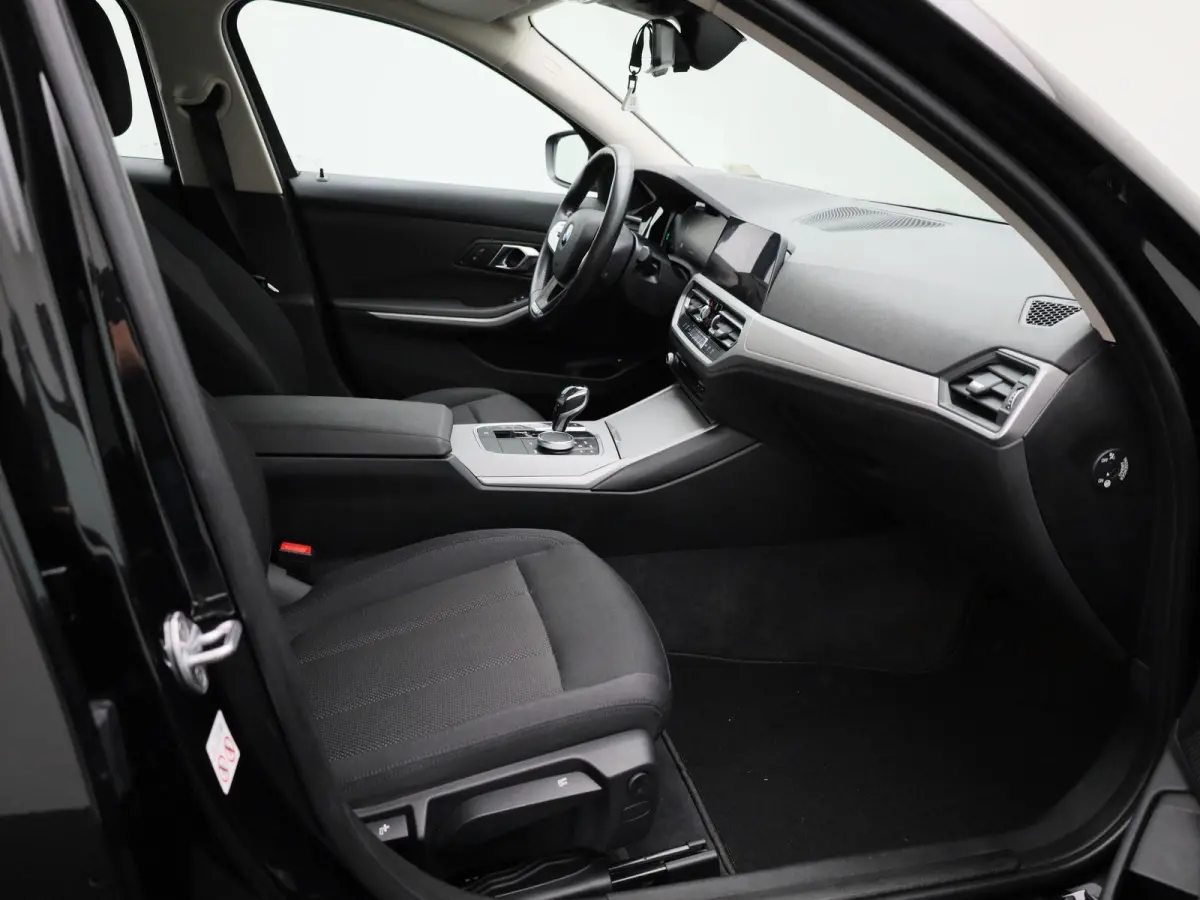 330e Business Edition Plus | ACC | Achteruitrijcamera | Lane Assist | Climate Control | Apple Carplay/Android Auto |