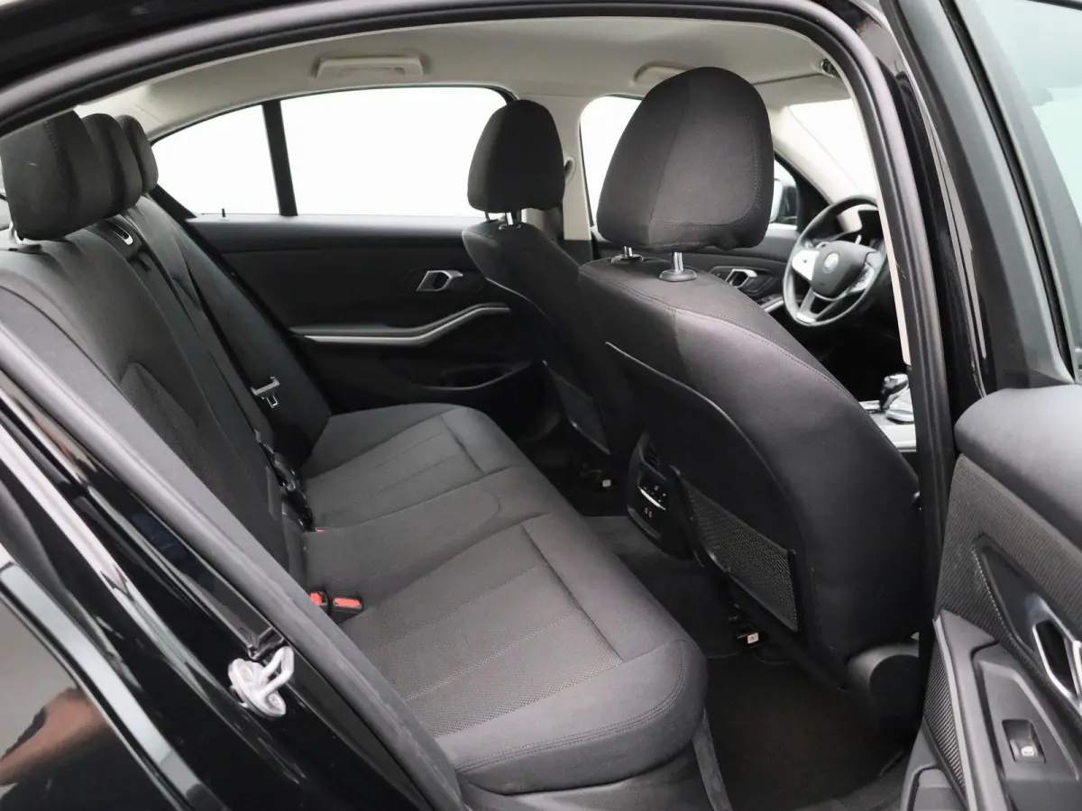 330e Business Edition Plus | ACC | Achteruitrijcamera | Lane Assist | Climate Control | Apple Carplay/Android Auto |