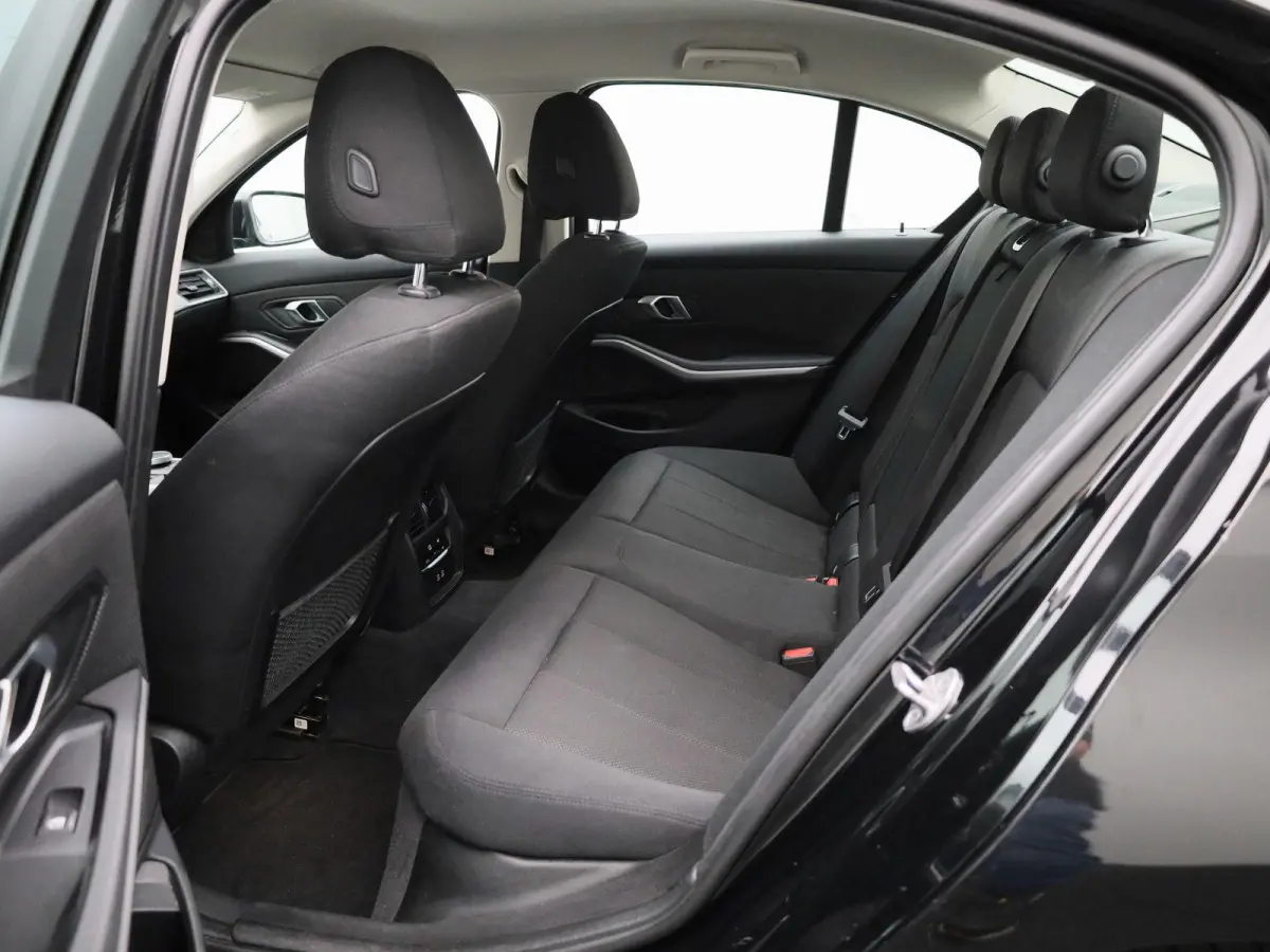 330e Business Edition Plus | ACC | Achteruitrijcamera | Lane Assist | Climate Control | Apple Carplay/Android Auto |
