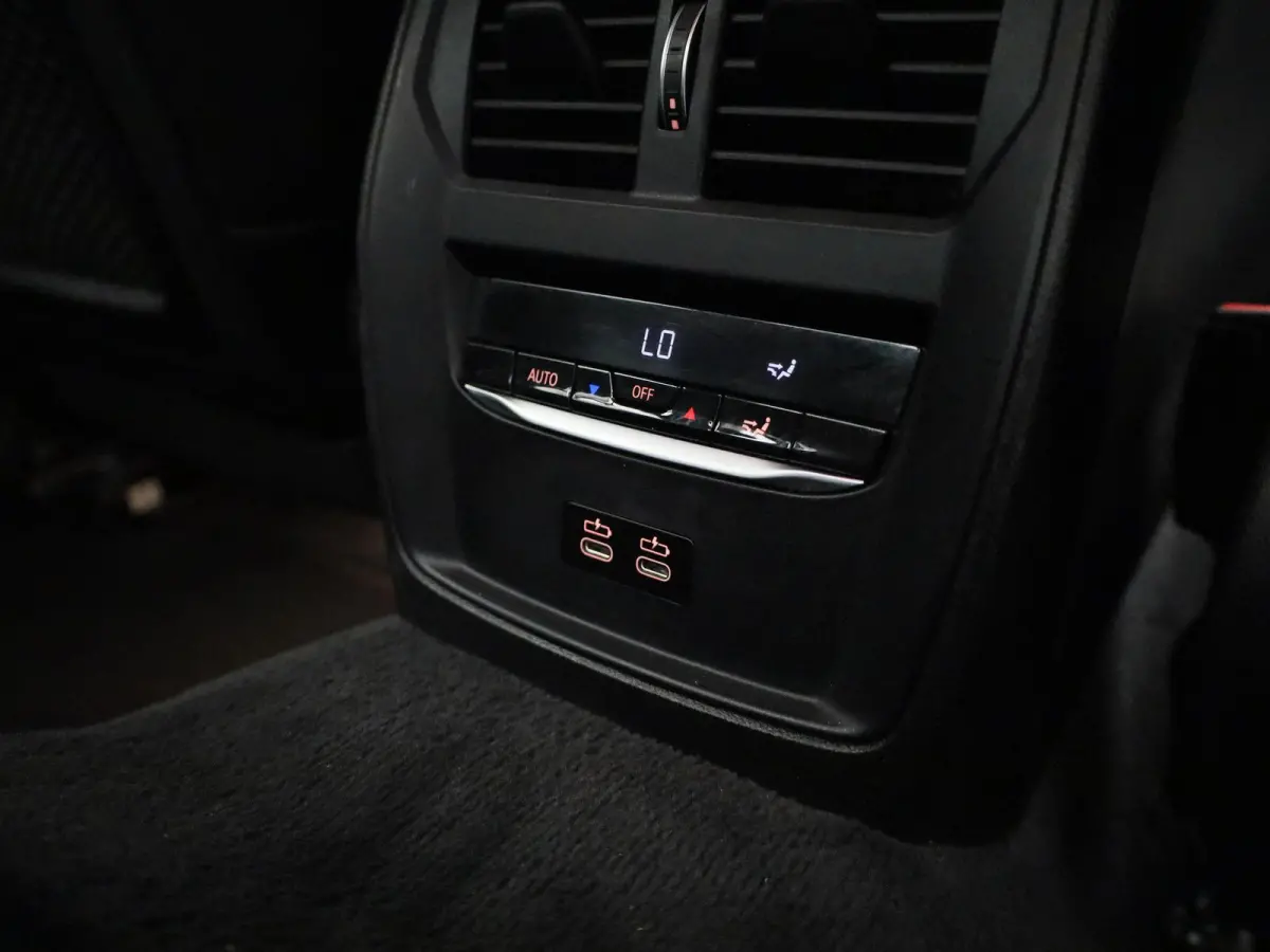 330e Business Edition Plus | ACC | Achteruitrijcamera | Lane Assist | Climate Control | Apple Carplay/Android Auto |