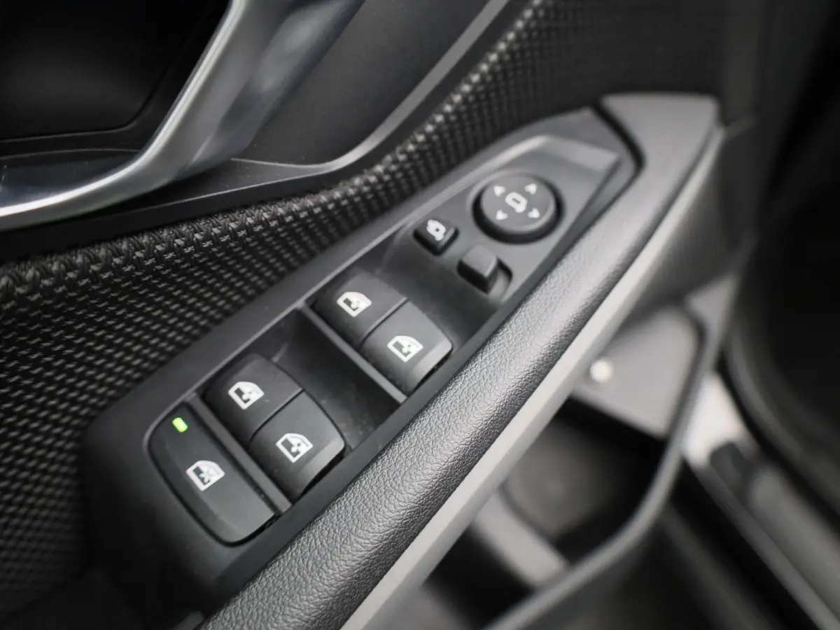 330e Business Edition Plus | ACC | Achteruitrijcamera | Lane Assist | Climate Control | Apple Carplay/Android Auto |