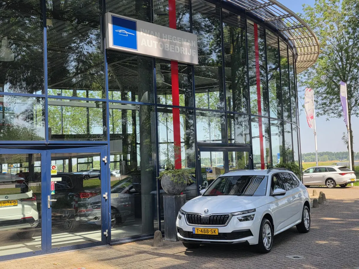 1.0 TSI Business Edition AUTOMAAT | Navigatie | Climate Control | Cruise Control | Parkeersensoren | Licht metalen velgen