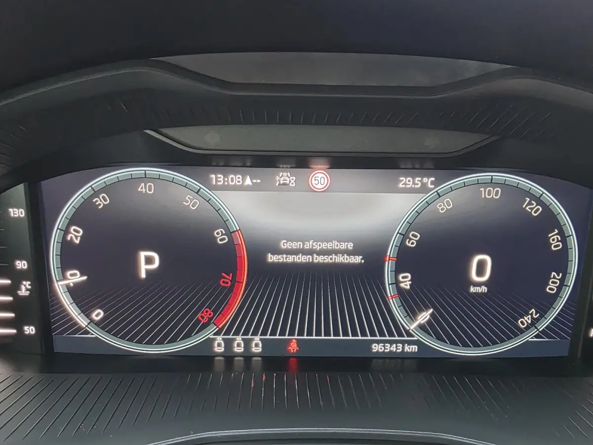 1.0 TSI Business Edition AUTOMAAT | Navigatie | Climate Control | Cruise Control | Parkeersensoren | Licht metalen velgen