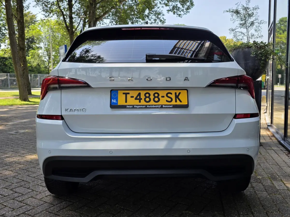 1.0 TSI Business Edition AUTOMAAT | Navigatie | Climate Control | Cruise Control | Parkeersensoren | Licht metalen velgen