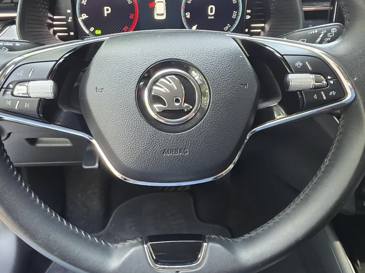 1.0 TSI Business Edition AUTOMAAT | Navigatie | Climate Control | Cruise Control | Parkeersensoren | Licht metalen velgen