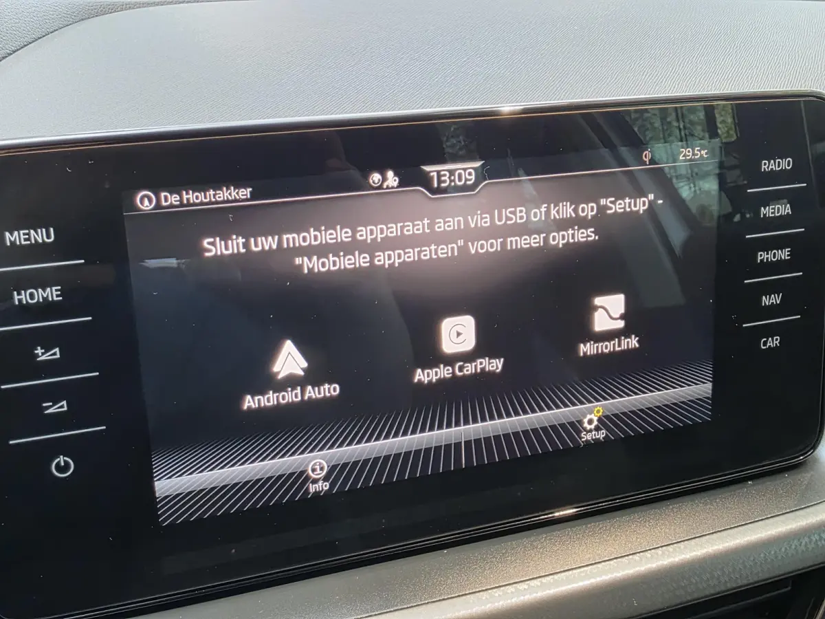 1.0 TSI Business Edition AUTOMAAT | Navigatie | Climate Control | Cruise Control | Parkeersensoren | Licht metalen velgen