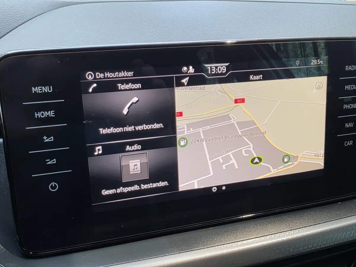 1.0 TSI Business Edition AUTOMAAT | Navigatie | Climate Control | Cruise Control | Parkeersensoren | Licht metalen velgen