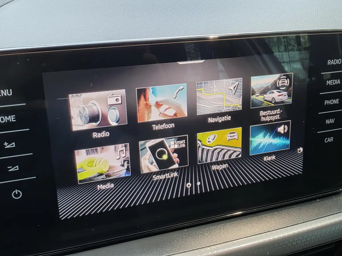 1.0 TSI Business Edition AUTOMAAT | Navigatie | Climate Control | Cruise Control | Parkeersensoren | Licht metalen velgen