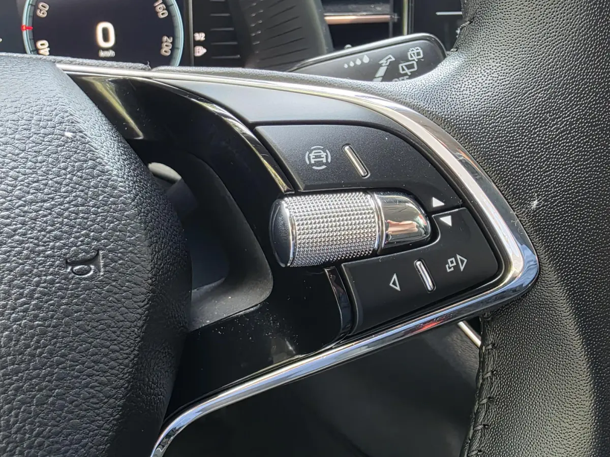 1.0 TSI Business Edition AUTOMAAT | Navigatie | Climate Control | Cruise Control | Parkeersensoren | Licht metalen velgen