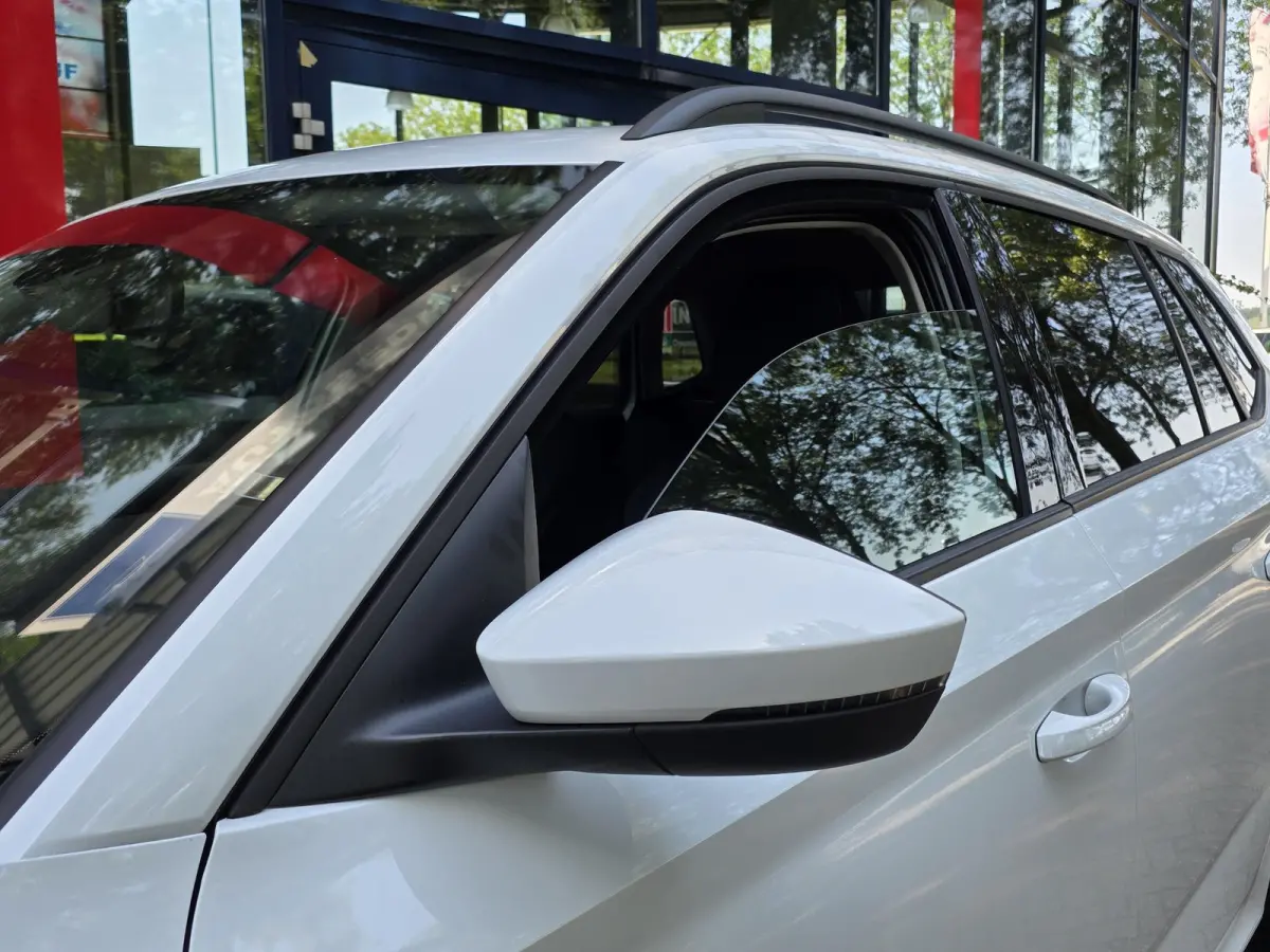 1.0 TSI Business Edition AUTOMAAT | Navigatie | Climate Control | Cruise Control | Parkeersensoren | Licht metalen velgen