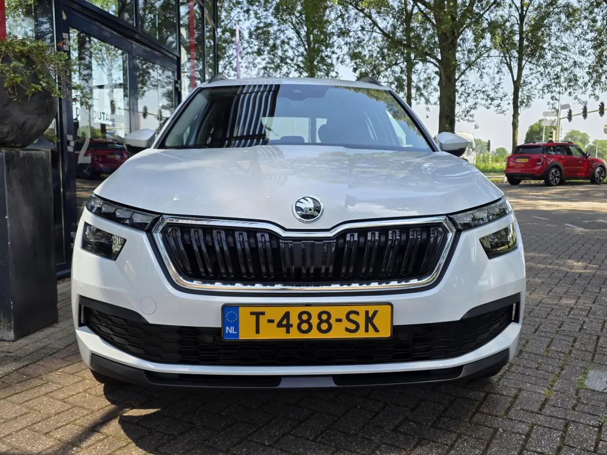 1.0 TSI Business Edition AUTOMAAT | Navigatie | Climate Control | Cruise Control | Parkeersensoren | Licht metalen velgen
