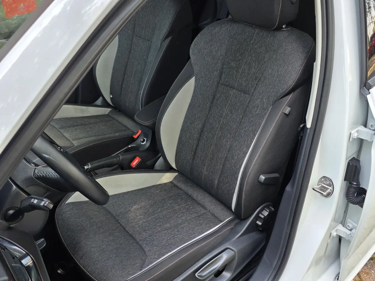 1.0 TSI Business Edition AUTOMAAT | Navigatie | Climate Control | Cruise Control | Parkeersensoren | Licht metalen velgen