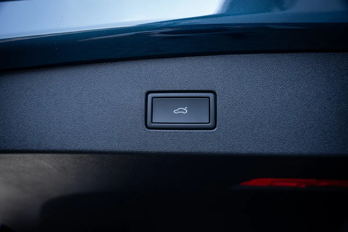 R-Line Edition | 'App-Connect' draadloze smartphone integratie | Automatische afstandsregeling (Adaptive Cruise Control) | Buitenspiegels elektrisch instel-, verwarm- en inklapbaar
