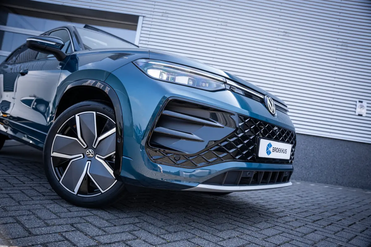 R-Line Edition | 'App-Connect' draadloze smartphone integratie | Automatische afstandsregeling (Adaptive Cruise Control) | Buitenspiegels elektrisch instel-, verwarm- en inklapbaar