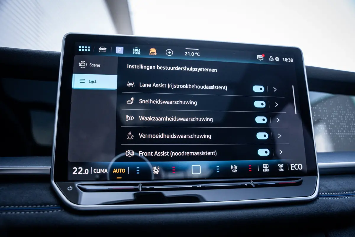 R-Line Edition | 'App-Connect' draadloze smartphone integratie | Automatische afstandsregeling (Adaptive Cruise Control) | Buitenspiegels elektrisch instel-, verwarm- en inklapbaar