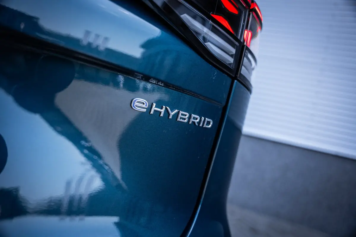 R-Line Edition | 'App-Connect' draadloze smartphone integratie | Automatische afstandsregeling (Adaptive Cruise Control) | Buitenspiegels elektrisch instel-, verwarm- en inklapbaar