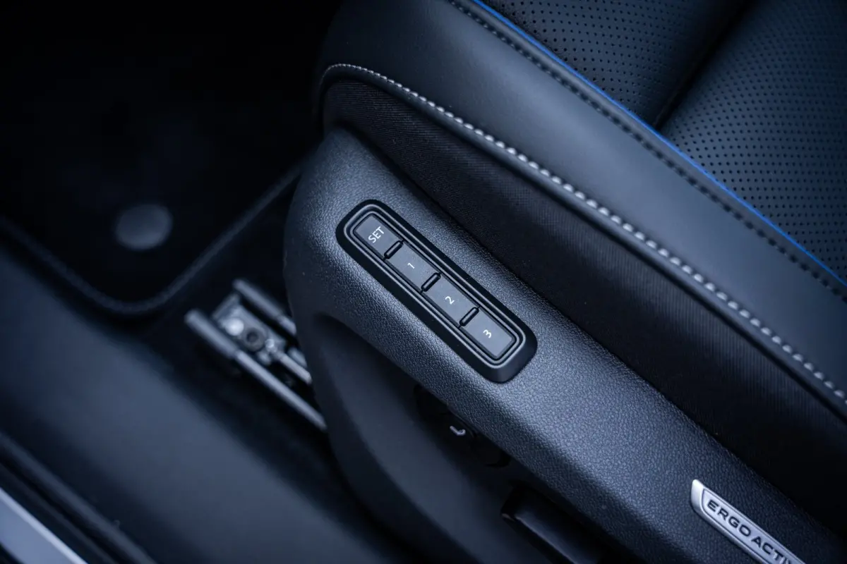 R-Line Edition | 'App-Connect' draadloze smartphone integratie | Automatische afstandsregeling (Adaptive Cruise Control) | Buitenspiegels elektrisch instel-, verwarm- en inklapbaar