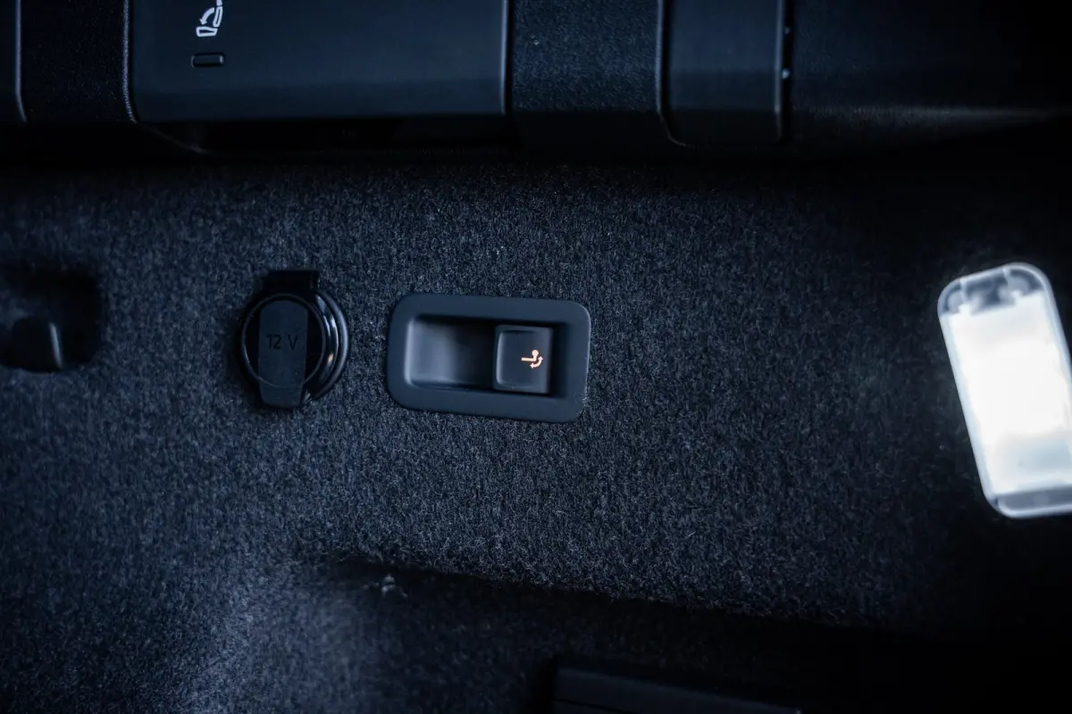 R-Line Edition | 'App-Connect' draadloze smartphone integratie | Automatische afstandsregeling (Adaptive Cruise Control) | Buitenspiegels elektrisch instel-, verwarm- en inklapbaar