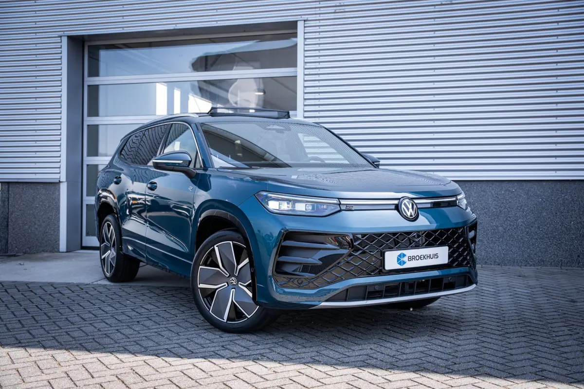 R-Line Edition | 'App-Connect' draadloze smartphone integratie | Automatische afstandsregeling (Adaptive Cruise Control) | Buitenspiegels elektrisch instel-, verwarm- en inklapbaar
