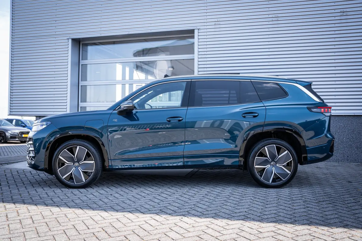 R-Line Edition | 'App-Connect' draadloze smartphone integratie | Automatische afstandsregeling (Adaptive Cruise Control) | Buitenspiegels elektrisch instel-, verwarm- en inklapbaar