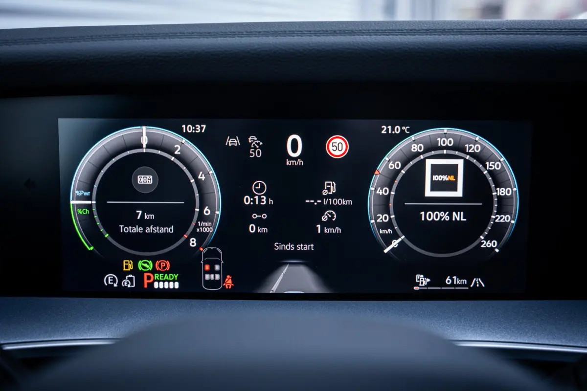 R-Line Edition | 'App-Connect' draadloze smartphone integratie | Automatische afstandsregeling (Adaptive Cruise Control) | Buitenspiegels elektrisch instel-, verwarm- en inklapbaar
