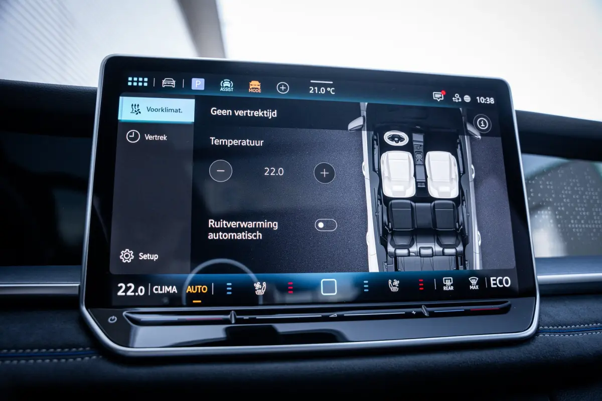 R-Line Edition | 'App-Connect' draadloze smartphone integratie | Automatische afstandsregeling (Adaptive Cruise Control) | Buitenspiegels elektrisch instel-, verwarm- en inklapbaar